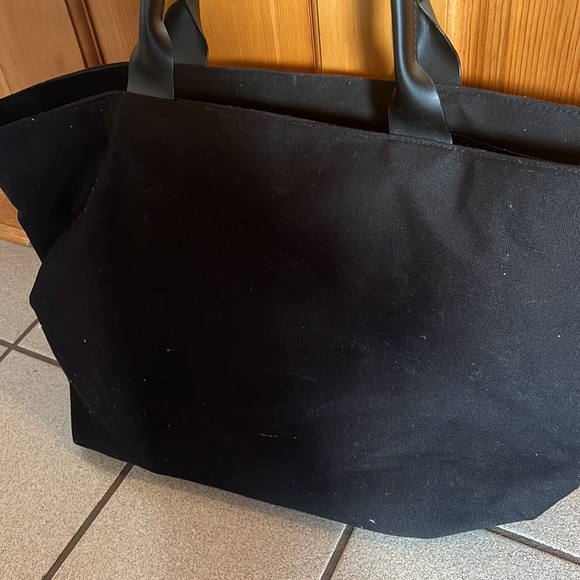 NWOT VICTORIAS SECRET TOTE & wristlet - Picture 5 of 5